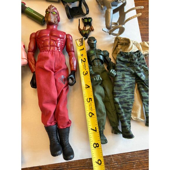 Large Vintage Lot of 25+ GI JOE Figurines and Accessories - Picture 5 of 8
